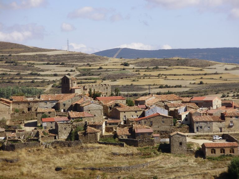 Valtajeros:epicentro de la tierras altas y Peñafría lugar de peregrinación para fans de «El pueblo»